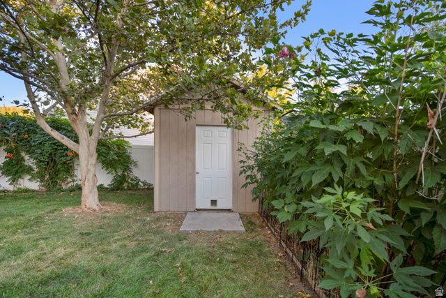 58 N COUNTRY BEND RD, Farmington, UT 84025