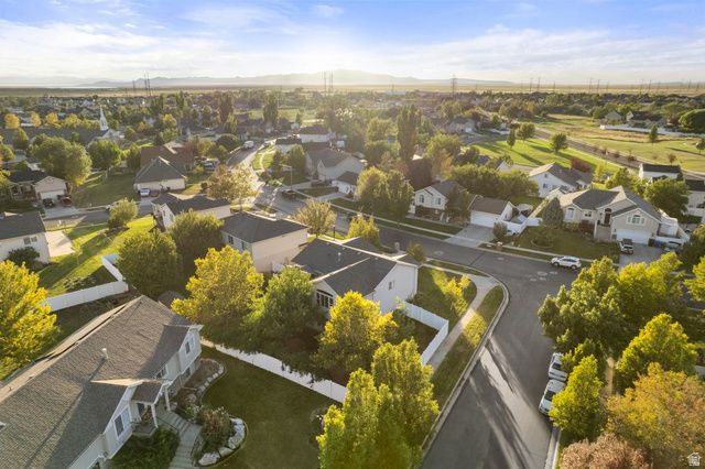 58 N COUNTRY BEND RD, Farmington, UT 84025