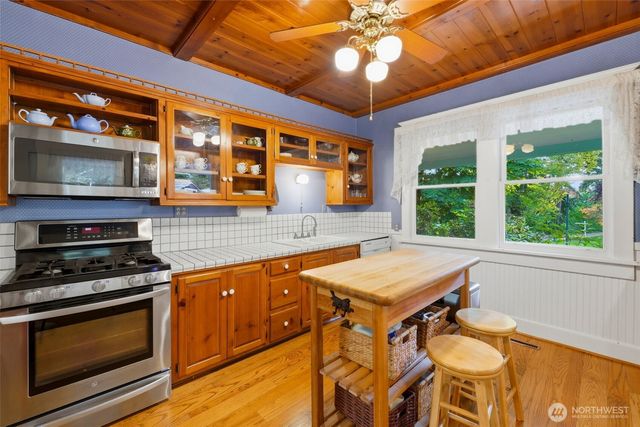 12835 Price Road SE, Olalla, WA 98359