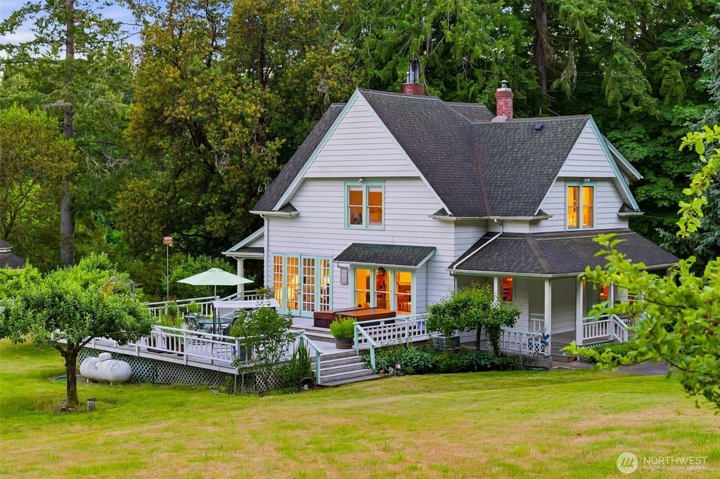 12835 Price Road SE, Olalla, WA 98359