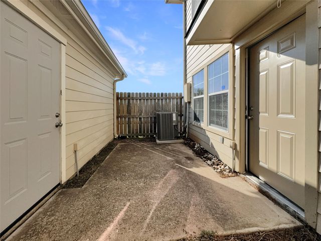 2217 Kemah Village Drive, Kemah, TX 77565