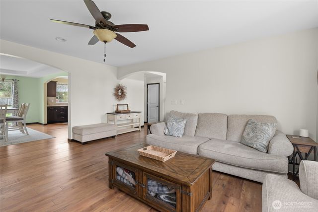 956 Cove View Circle, Oak Harbor, WA 98277