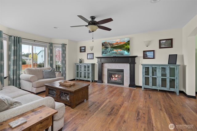 956 Cove View Circle, Oak Harbor, WA 98277
