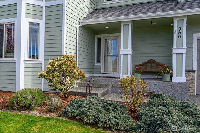 956 Cove View Circle, Oak Harbor, WA 98277
