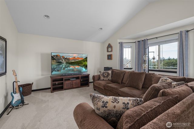 956 Cove View Circle, Oak Harbor, WA 98277