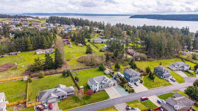 956 Cove View Circle, Oak Harbor, WA 98277