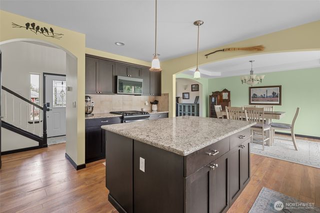 956 Cove View Circle, Oak Harbor, WA 98277