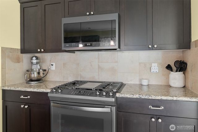 956 Cove View Circle, Oak Harbor, WA 98277