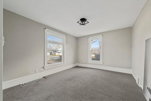 15 14th Street NE, Faribault, MN 55021