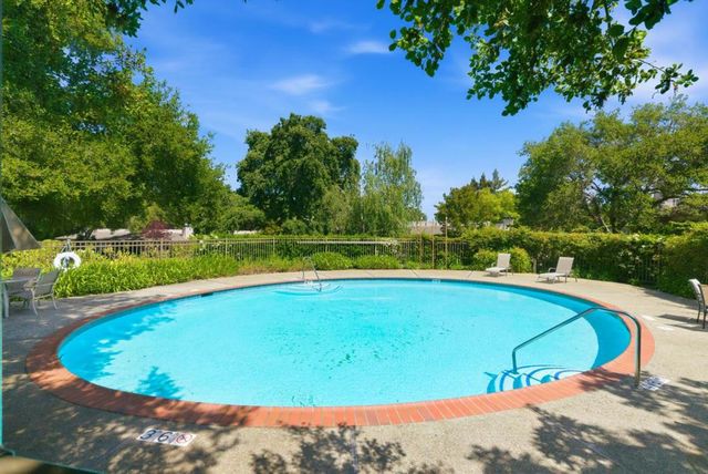 26 Deep Well, Los Altos, CA 94022