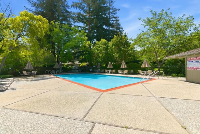 26 Deep Well, Los Altos, CA 94022