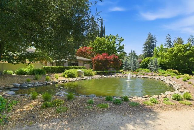 26 Deep Well, Los Altos, CA 94022