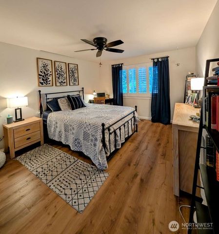 179 NW 12th Court, Oak Harbor, WA 98277