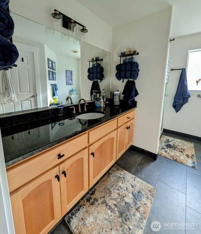 179 NW 12th Court, Oak Harbor, WA 98277