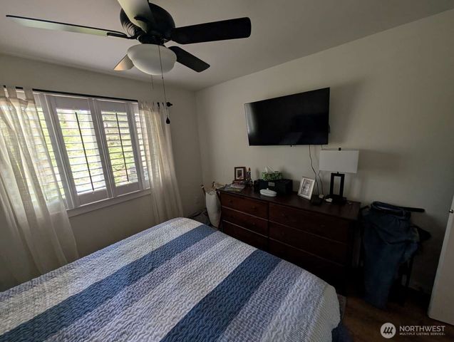 179 NW 12th Court, Oak Harbor, WA 98277