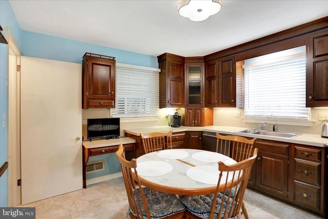 8164 SPRUCE DR, Harrisburg, PA 17111