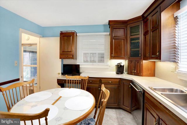 8164 SPRUCE DR, Harrisburg, PA 17111