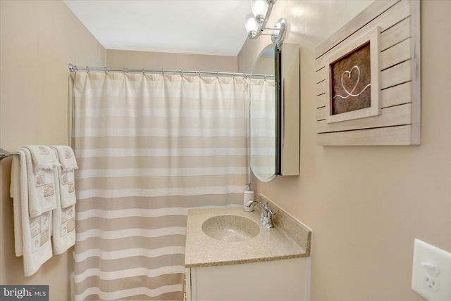 8164 SPRUCE DR, Harrisburg, PA 17111