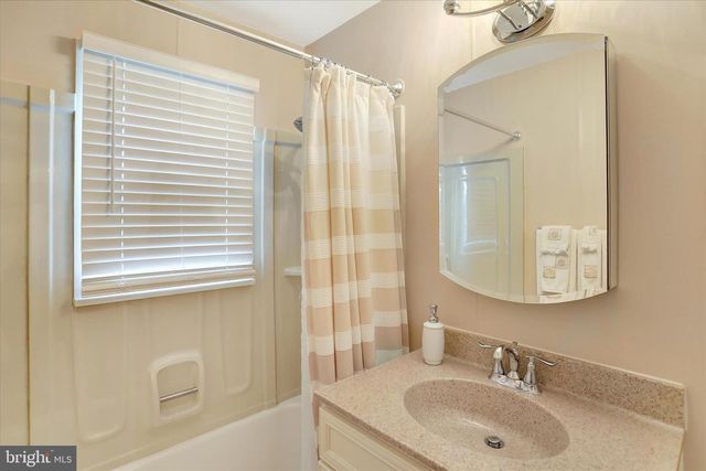 8164 SPRUCE DR, Harrisburg, PA 17111