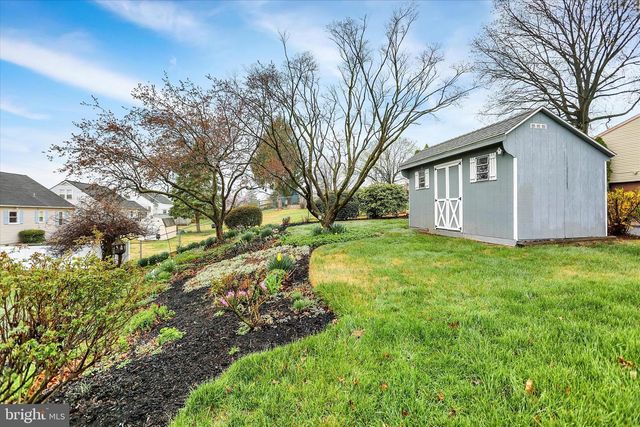 8164 SPRUCE DR, Harrisburg, PA 17111