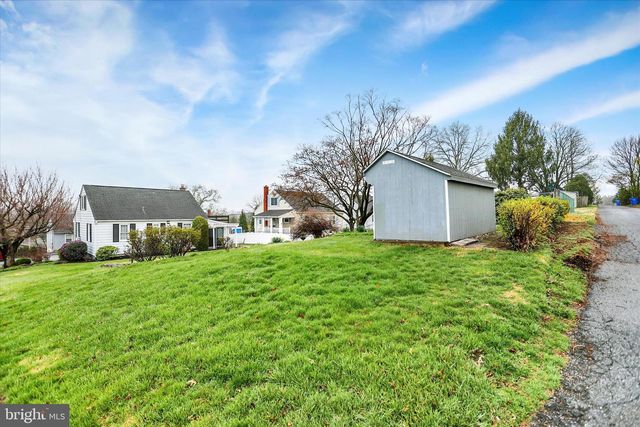 8164 SPRUCE DR, Harrisburg, PA 17111