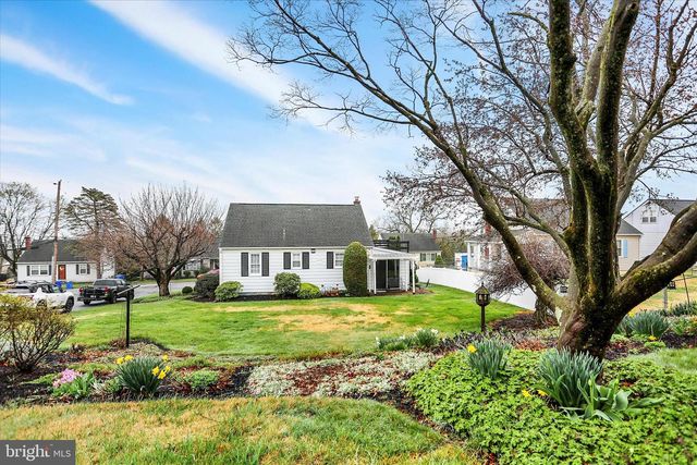 8164 SPRUCE DR, Harrisburg, PA 17111
