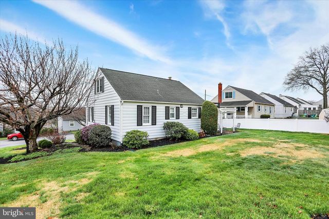 8164 SPRUCE DR, Harrisburg, PA 17111