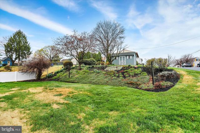 8164 SPRUCE DR, Harrisburg, PA 17111