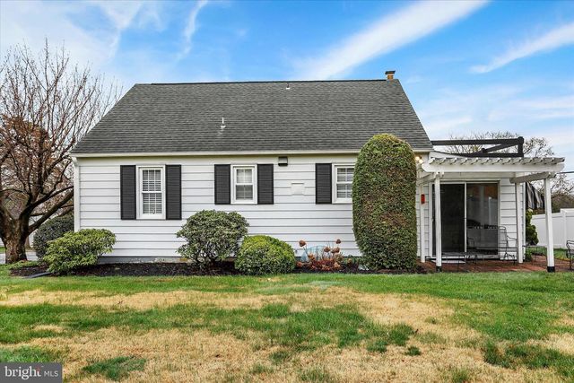 8164 SPRUCE DR, Harrisburg, PA 17111