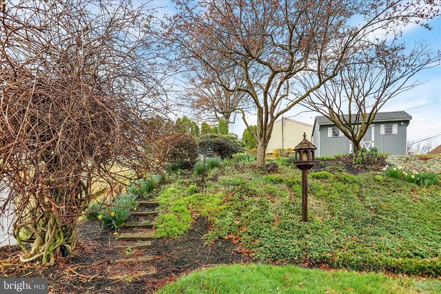 8164 SPRUCE DR, Harrisburg, PA 17111