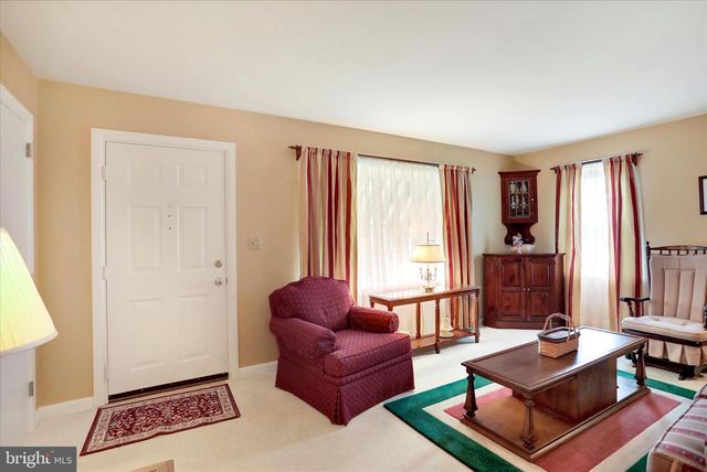 8164 SPRUCE DR, Harrisburg, PA 17111