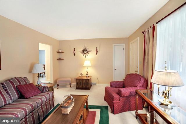 8164 SPRUCE DR, Harrisburg, PA 17111