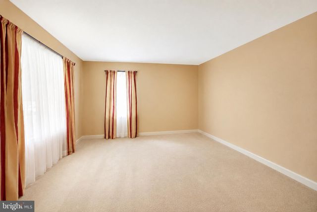 8164 SPRUCE DR, Harrisburg, PA 17111