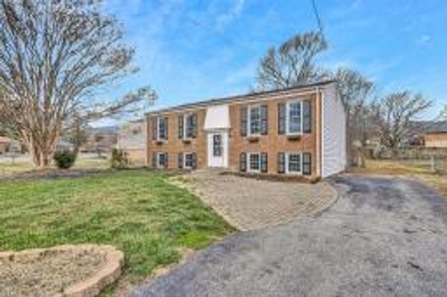2625 Puckett CIR, Salem, VA 24153