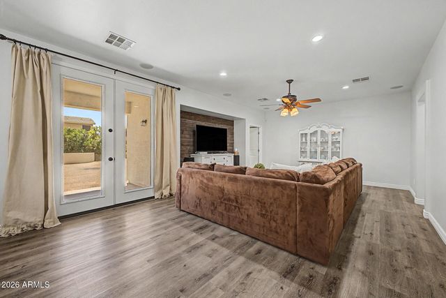 11327 E SONRISA Avenue, Mesa, AZ 85212