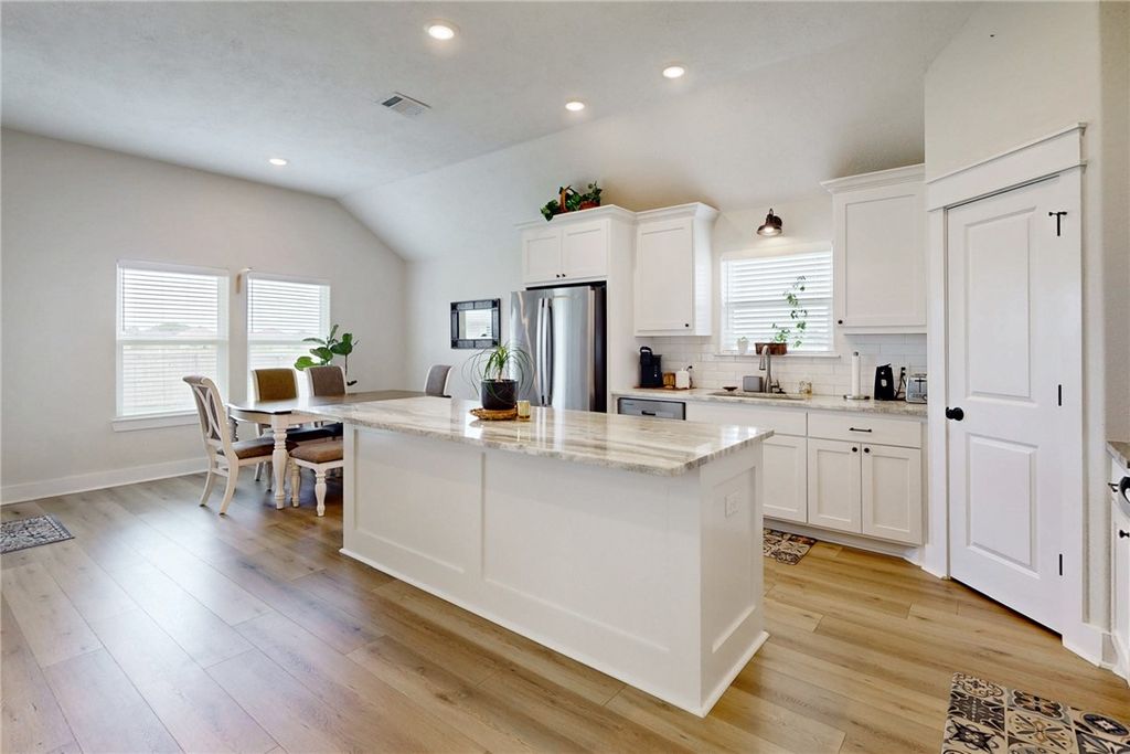 100 Turnrow Cove, Snook, TX 77878 — photo 4