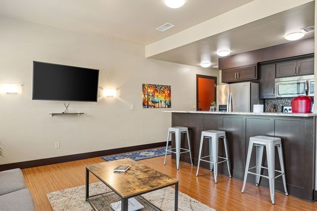 1125 S Jennings Avenue 203, Fort Worth, TX 76104