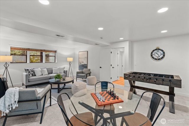 14702 255th Avenue SE, Issaquah, WA 98027