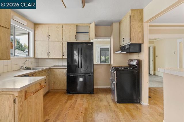 710 Grove Way, Hayward, CA 94541