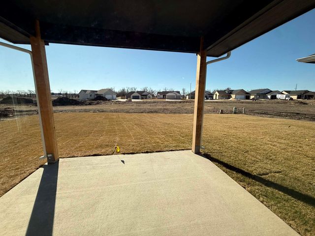 5476 N Toben Dr, Bel Aire, KS 67226