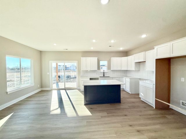 5476 N Toben Dr, Bel Aire, KS 67226