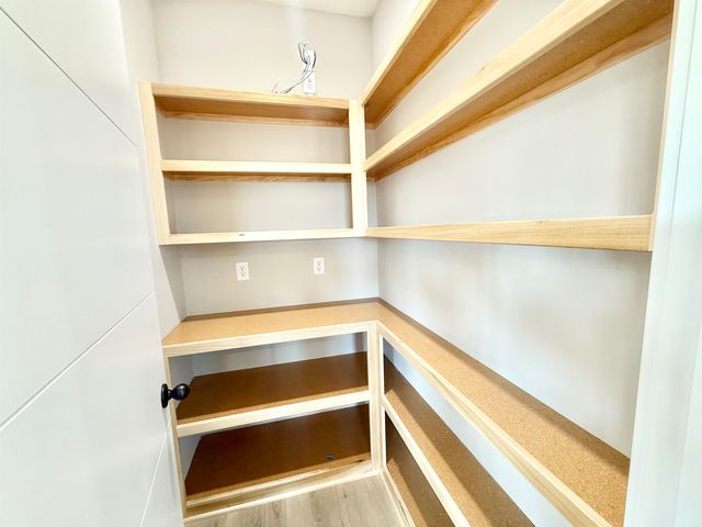 5476 N Toben Dr, Bel Aire, KS 67226