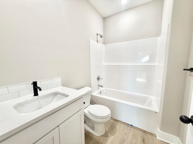 5476 N Toben Dr, Bel Aire, KS 67226