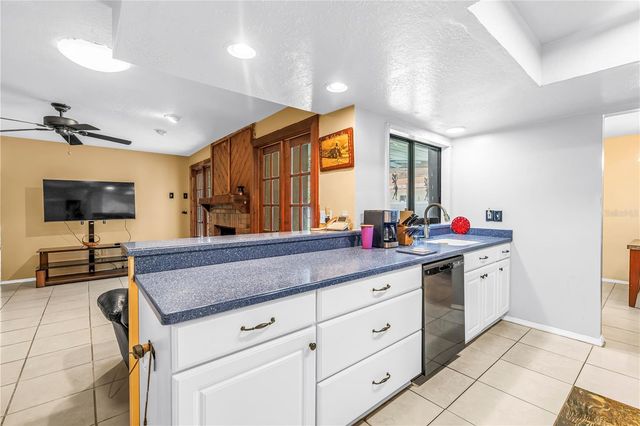 9212 RUSTIC PINES BOULEVARD W, Seminole, FL 33776