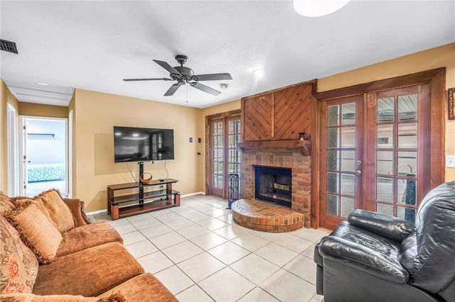9212 RUSTIC PINES BOULEVARD W, Seminole, FL 33776