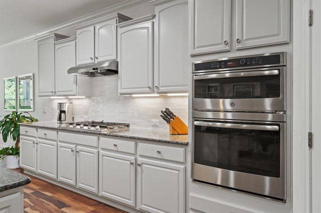 105 Duck Creek LN, Georgetown, TX 78633