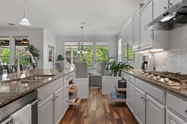 105 Duck Creek LN, Georgetown, TX 78633