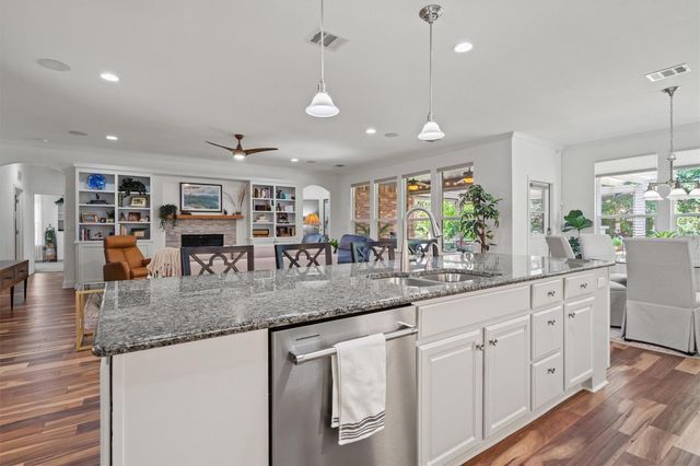 105 Duck Creek LN, Georgetown, TX 78633