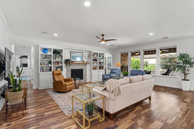 105 Duck Creek LN, Georgetown, TX 78633