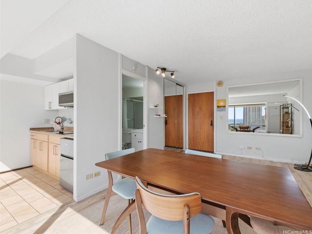 1750 Kalakaua Avenue 1903, Honolulu, HI 96826